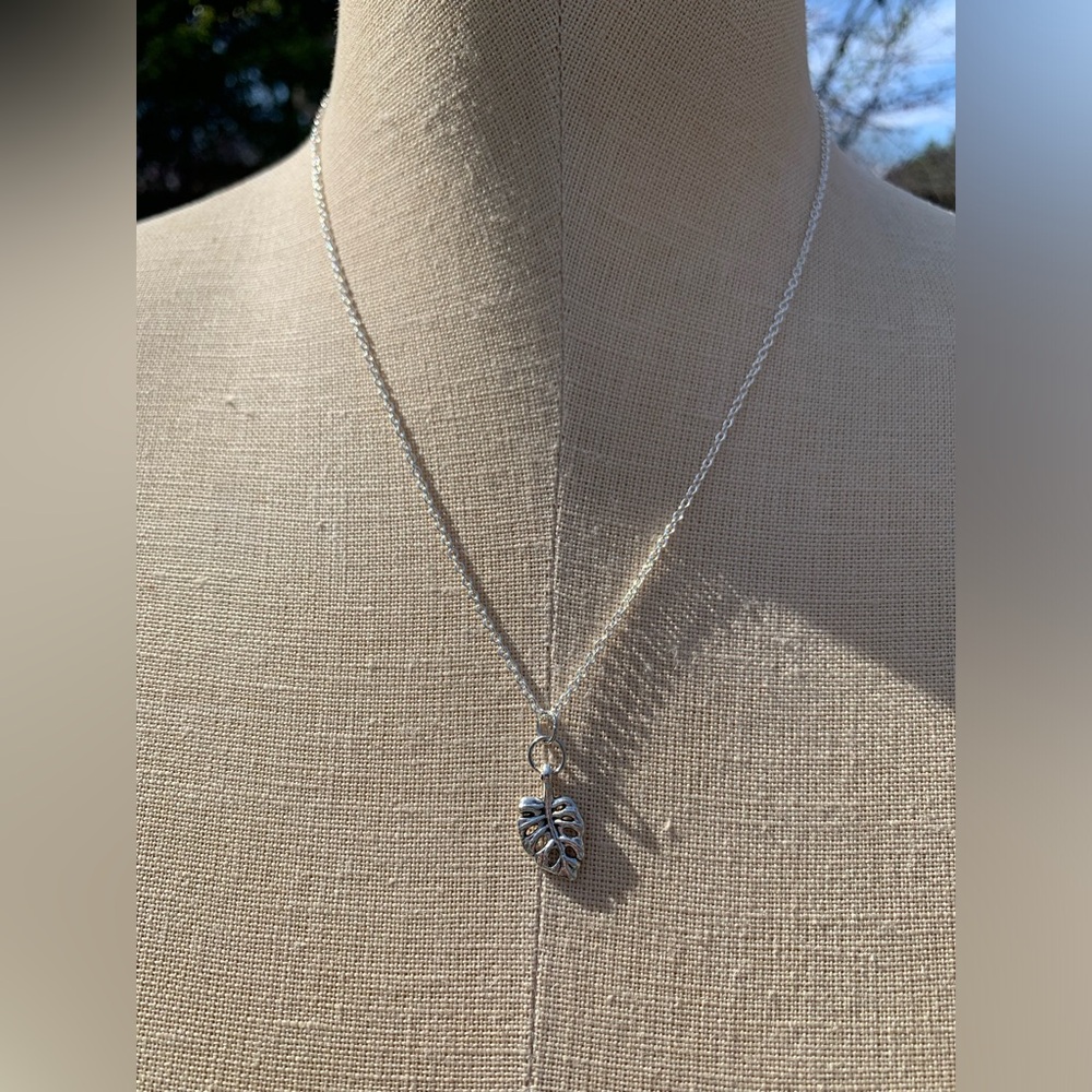 NWT Sterling Silver Plated Chain & Alloy Monstera Plant Leaf Charm Necklace - Picture 6 of 12